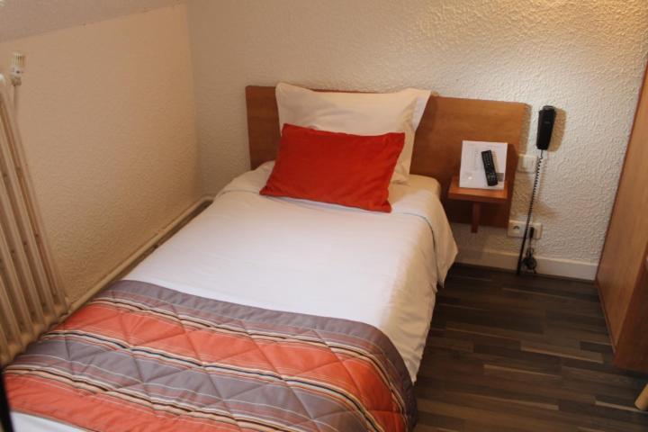 Logis Hotel Beaudon Pierrefonds Exterior foto